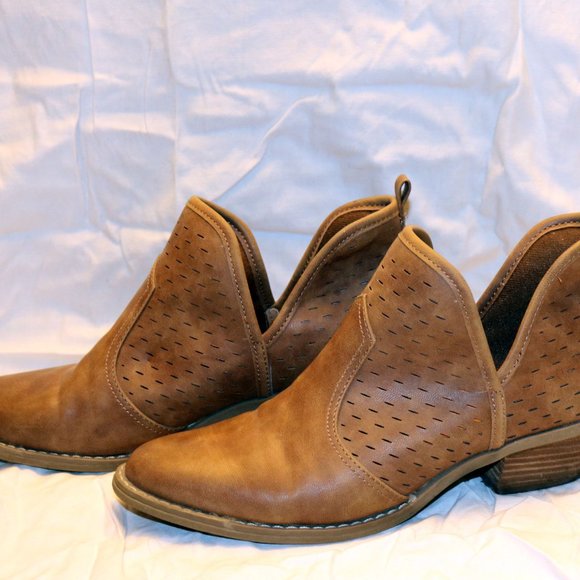 Report Brand Size 9.5/41 Faux Leather Tan Boots - Bootie Style - Picture 2 of 4